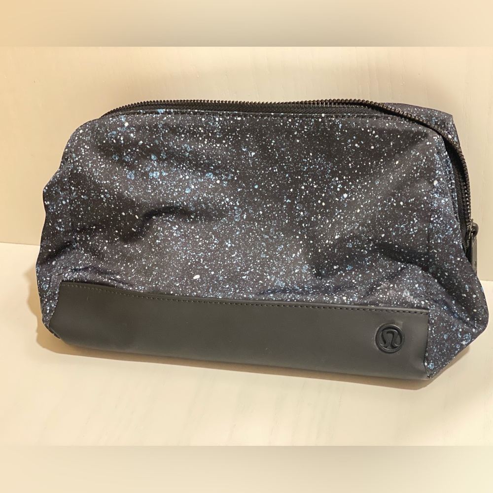 Lululemon Everywhere Kit 4L - Makeup Bag travel Pouch Case.